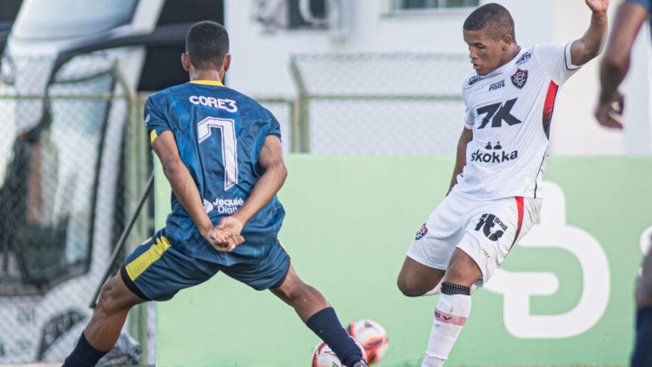 Times se enfrentam pelo Campeonato Baiano (Foto: Victor Ferreira)