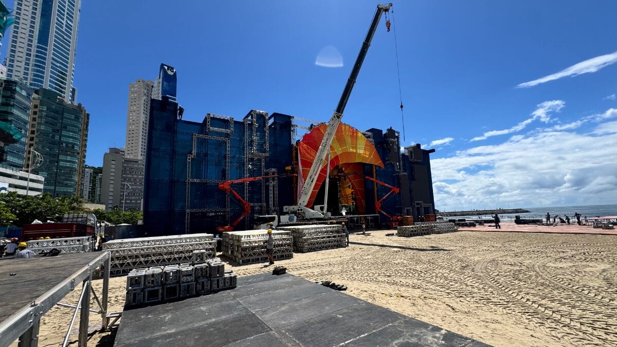 Estrutura do show da Ana Castela em Balne&aacute;rio Cambori&uacute;