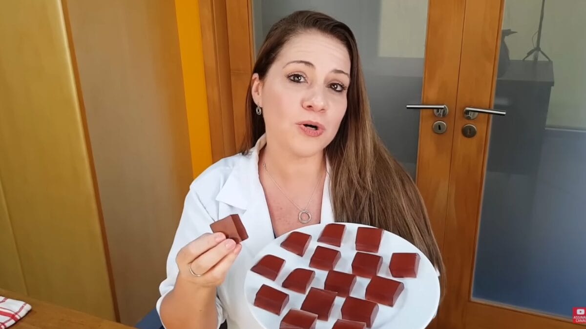Nutricionista Patricia Leite apresentando balinhas anti-inflamat&oacute;rias funcionais em v&iacute;deo do YouTube