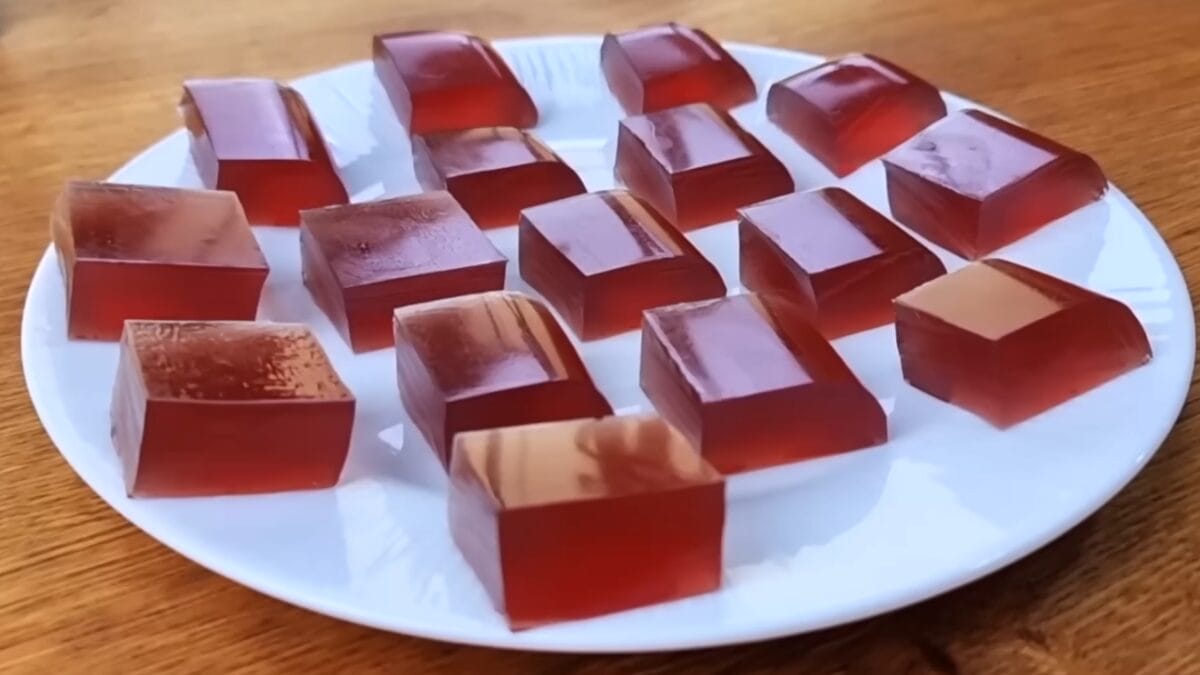 Balinhas anti-inflamat&oacute;rias caseiras feitas com ch&aacute; de especiarias e gelatina sem sabor