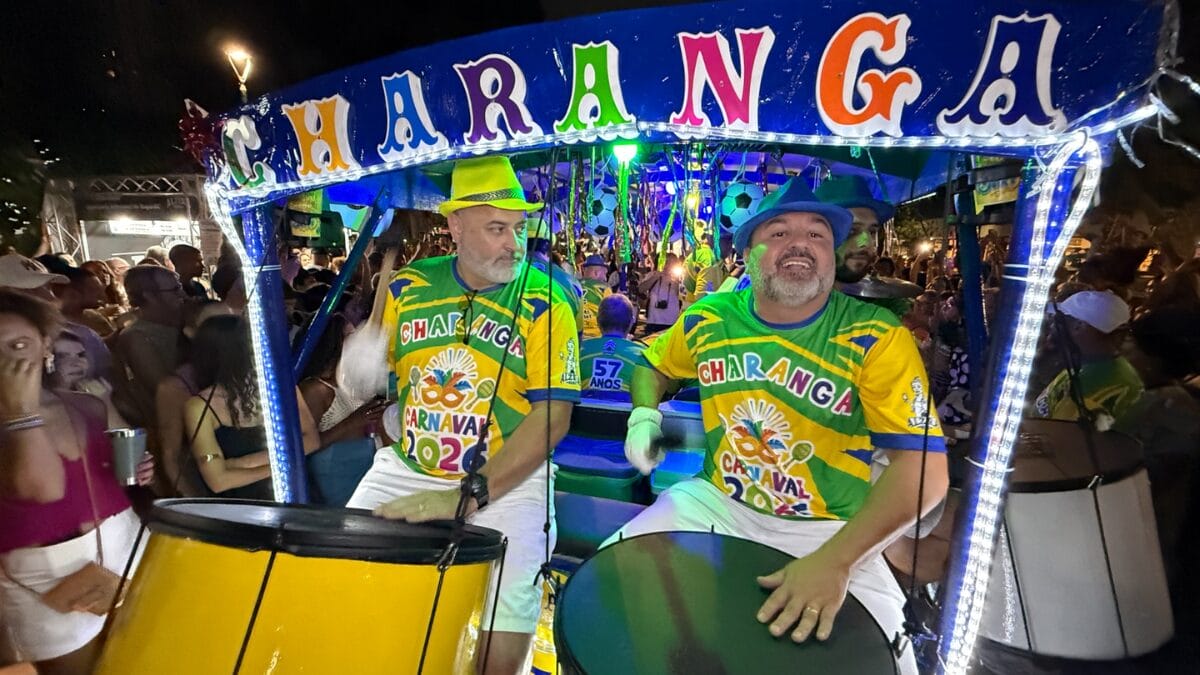 Esquenta de Carnaval teve 10 mil foli&otilde;es em Itaja&iacute; 