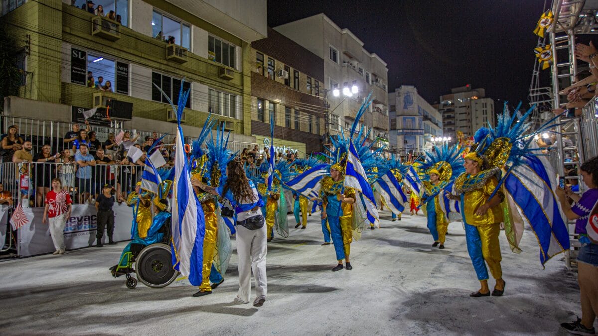 Surfista sofre parada card&iacute;aca, mas volta &agrave; vida ap&oacute;s socorro em Imbituba