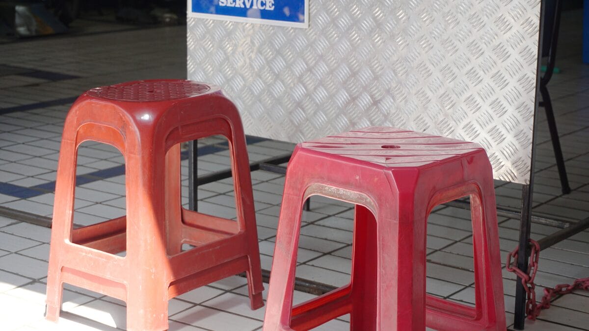 furo no banco de pl&aacute;stico