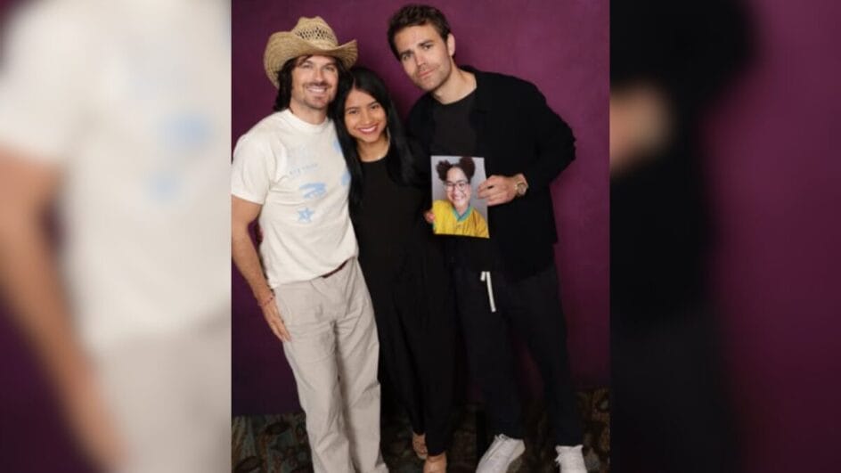 Mile fez elenco de série segurar foto de Milena (Foto: Redes sociais, Reprodução)