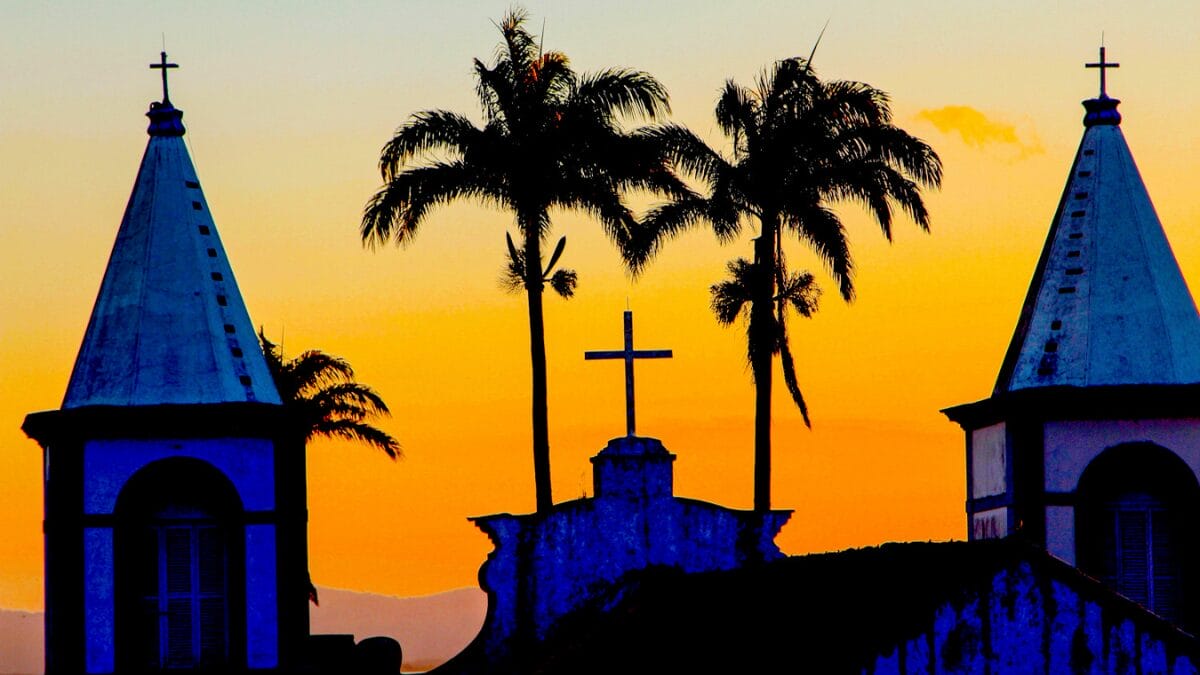 Igreja Matriz Santo Antônio dos Anjos recebe visitantes e fiéis (Foto: Portal de Turismo de Laguna, Divulgação)