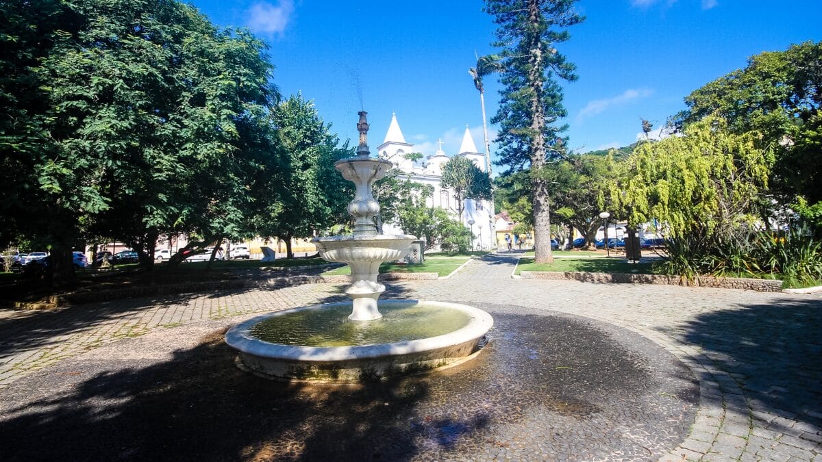 A praça Vidal Ramos foi inaugurada em 25 de abril de 1915