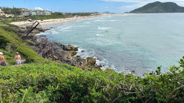 Entre mar, mata e inscrições de 5 mil anos, a Trilha do Morro das Aranhas guarda parte da história de Florianópolis (Foto: Murilo Simplicio, Arquivo Pessoal)