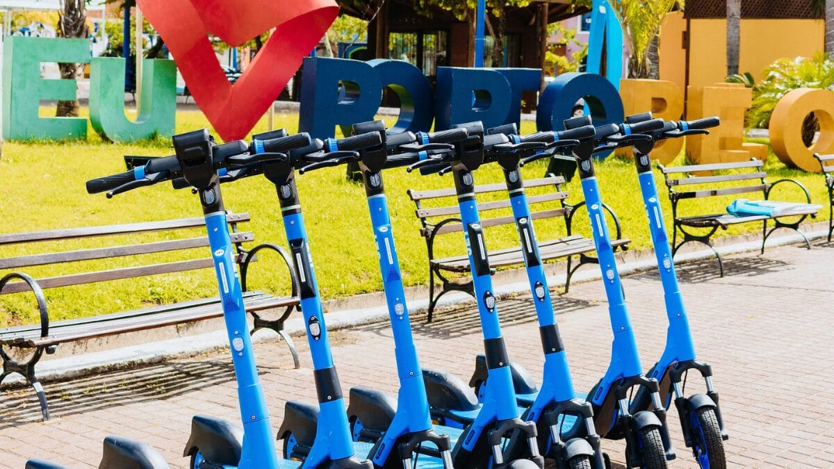 Patinetes em Porto Belo