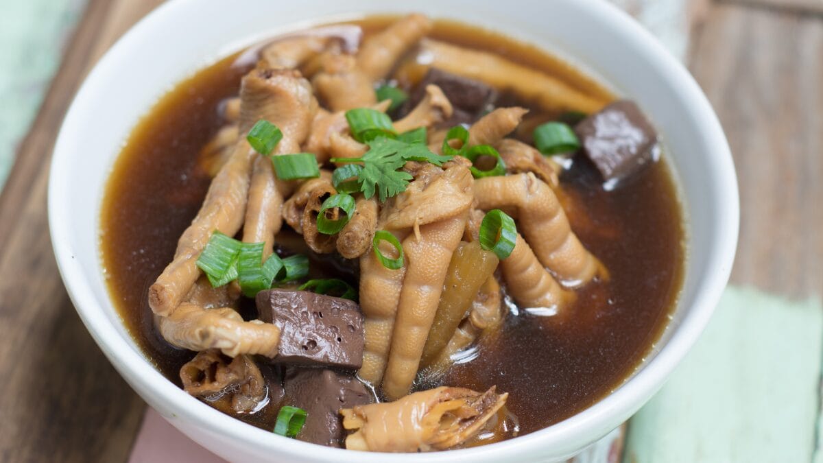 carne de frango que j&aacute; foi dada de gra&ccedil;a no a&ccedil;ougue &eacute; iguaria na China