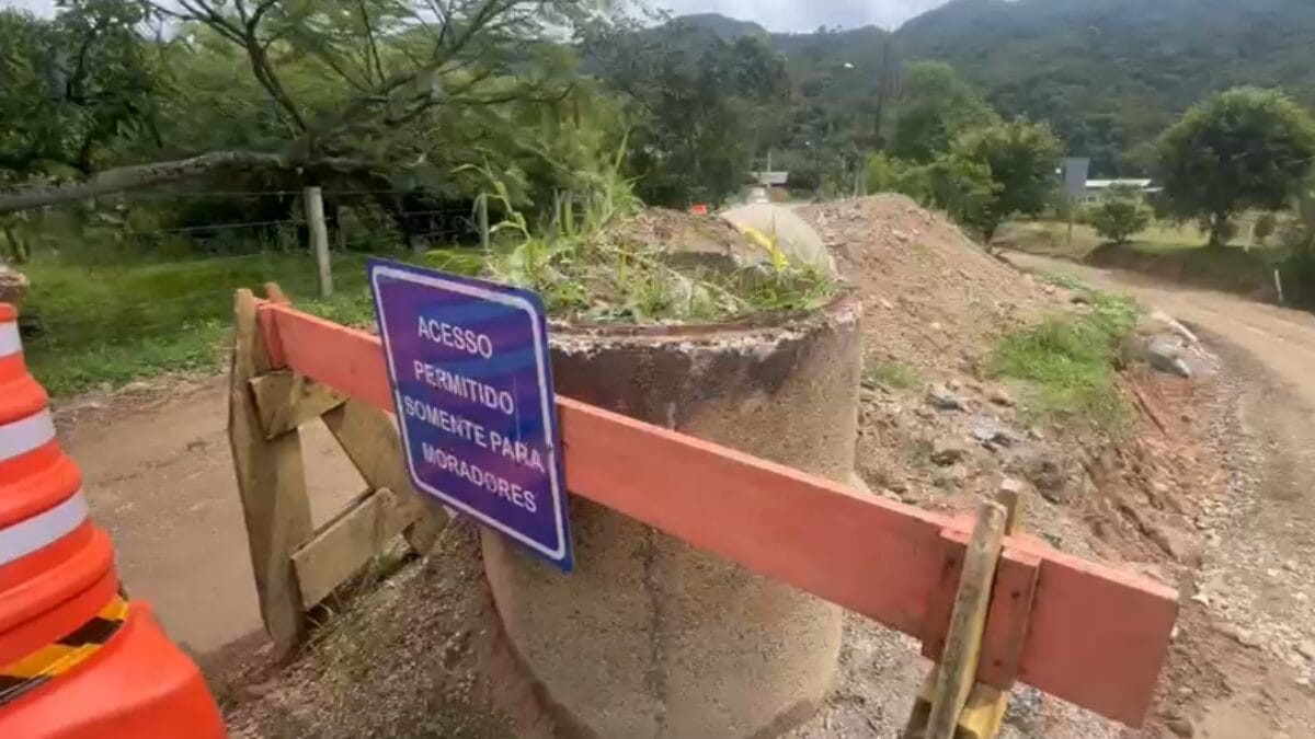 Ponte comprometida e interditada em Camboriú