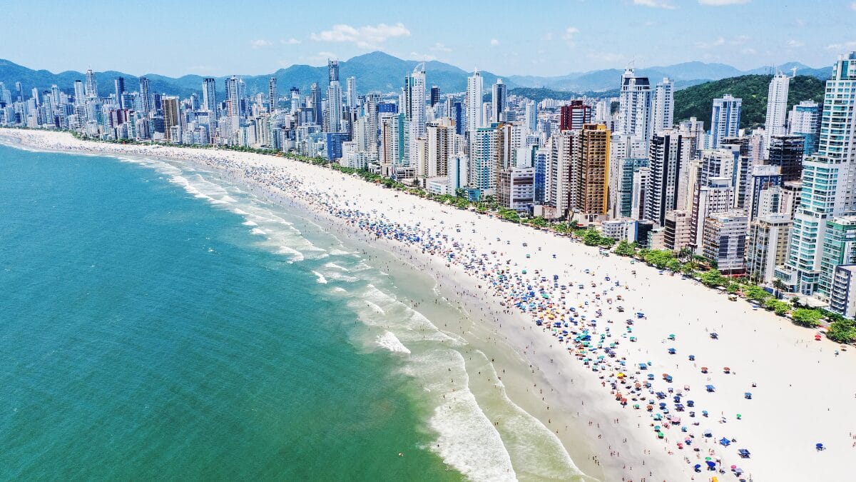Praia Central de Balne&aacute;rio Cambori&uacute;