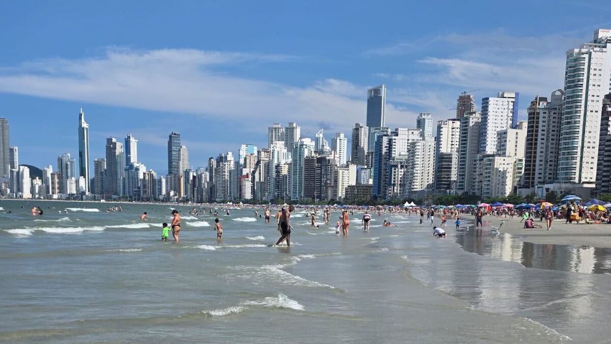 Praia Central de Balne&aacute;rio Cambori&uacute;