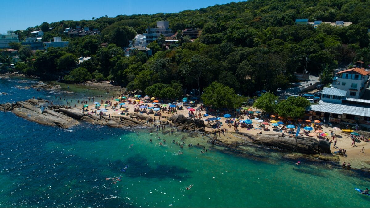 Praia dos peixinhos em Bombinhas