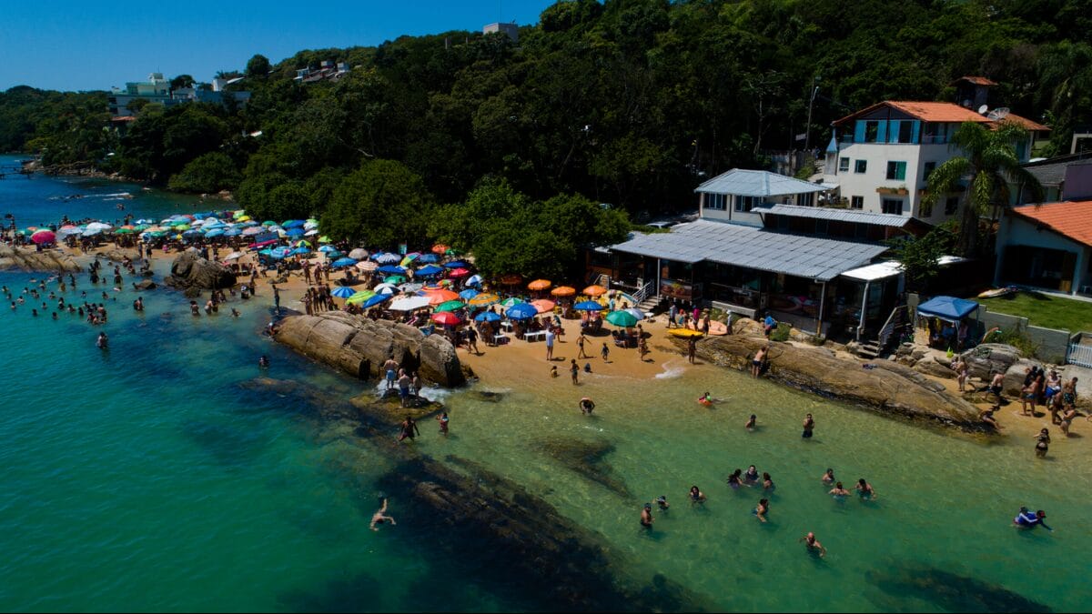 Praia dos peixinhos em Bombinhas