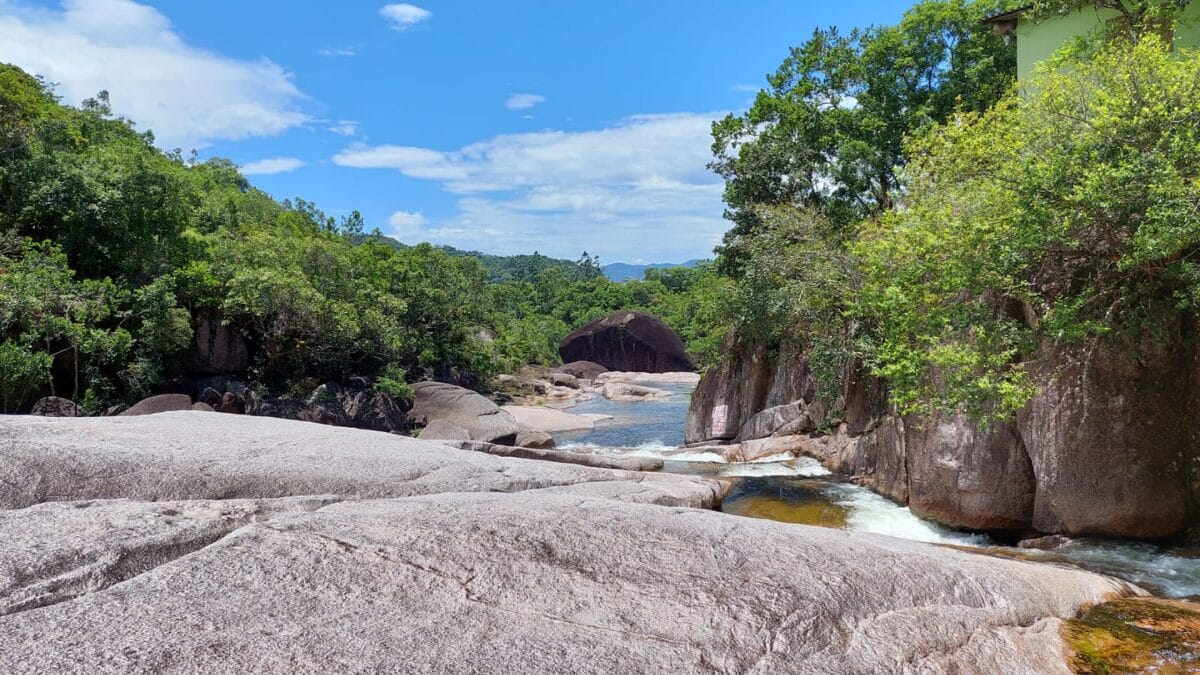 Cachoeira da Cobrinha de Ouro em Santo Amaro da Imperatriz