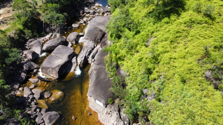 Cachoeira da Cobrinha de Ouro em Santo Amaro da Imperatriz