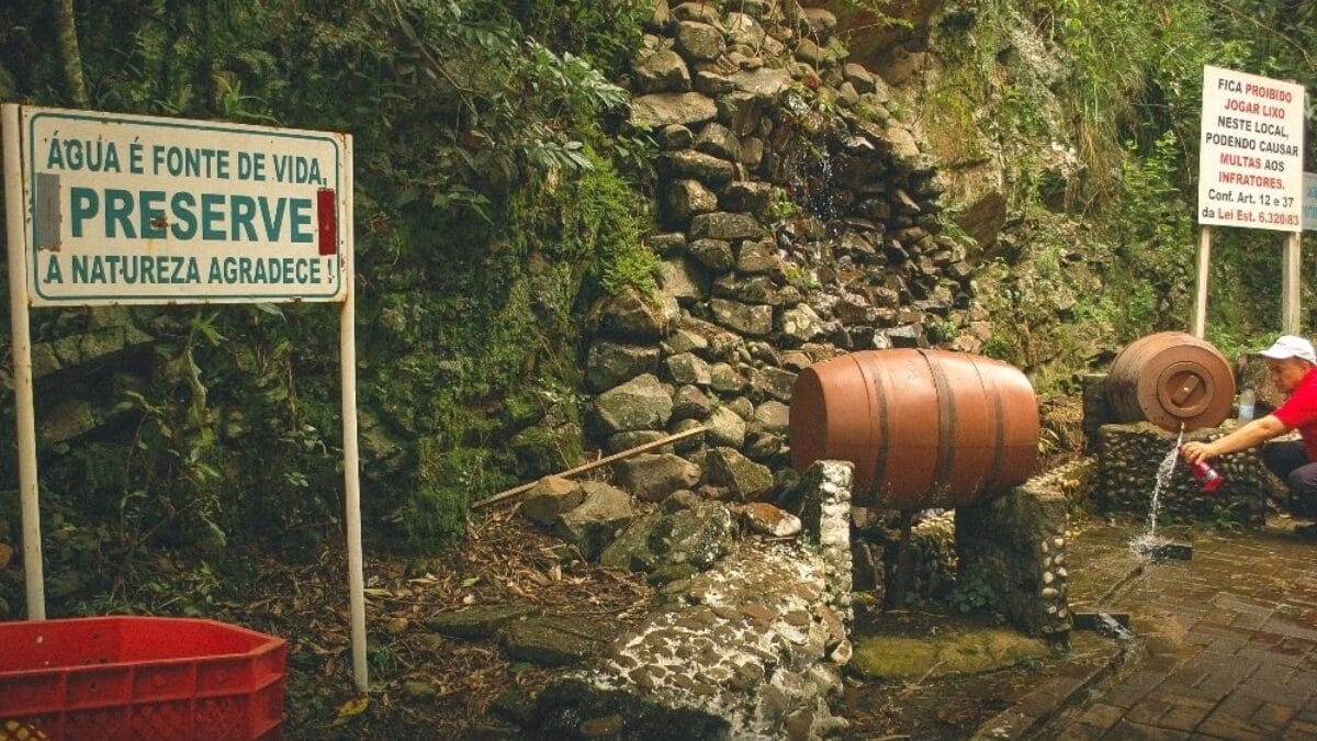 Fonte D&rsquo;&aacute;gua do Acesso Esperidi&atilde;o Amim em Varge&atilde;o