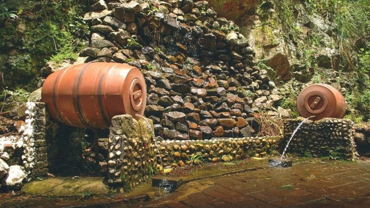 Fonte D&rsquo;&aacute;gua do Acesso Esperidi&atilde;o Amim em Varge&atilde;o