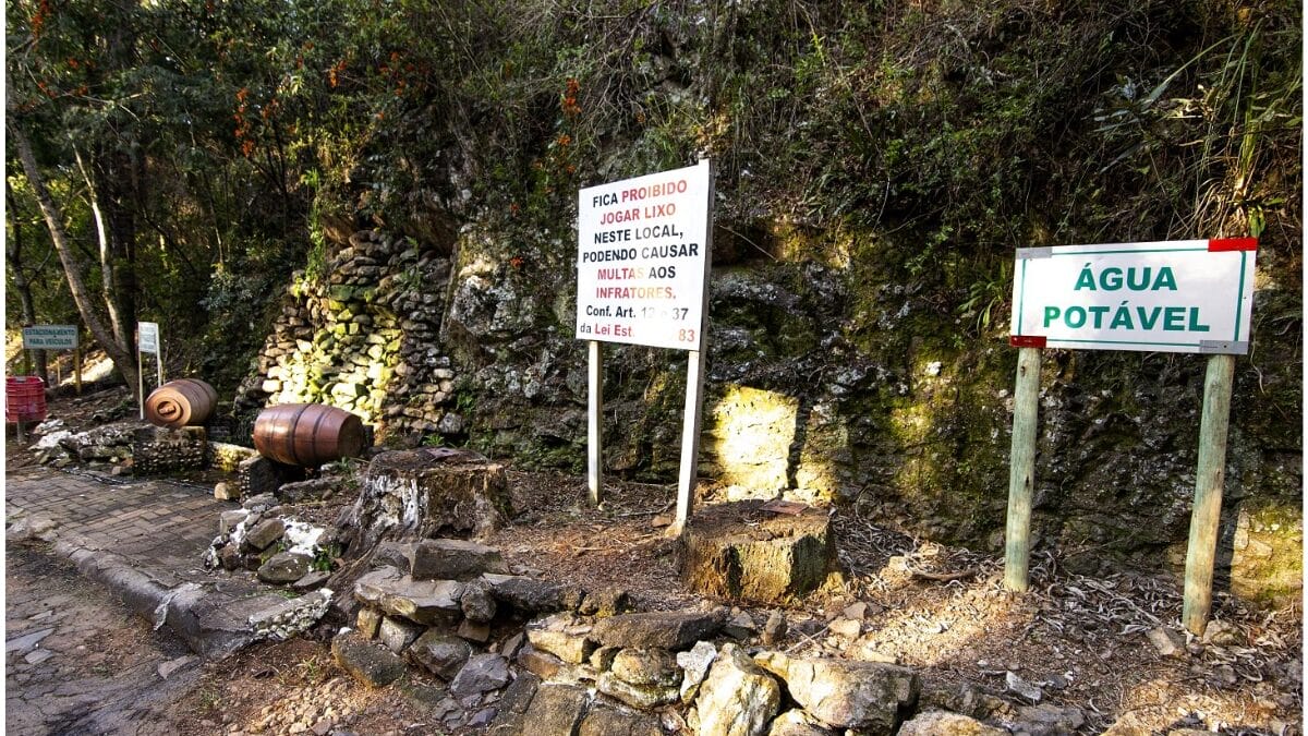 Fonte D&rsquo;&aacute;gua do Acesso Esperidi&atilde;o Amim em Varge&atilde;o