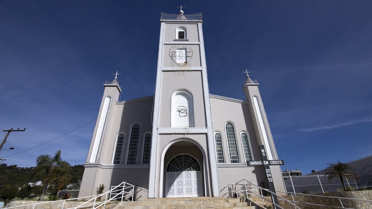 Par&oacute;quia S&atilde;o Pedro Apostolo em Varge&atilde;o
