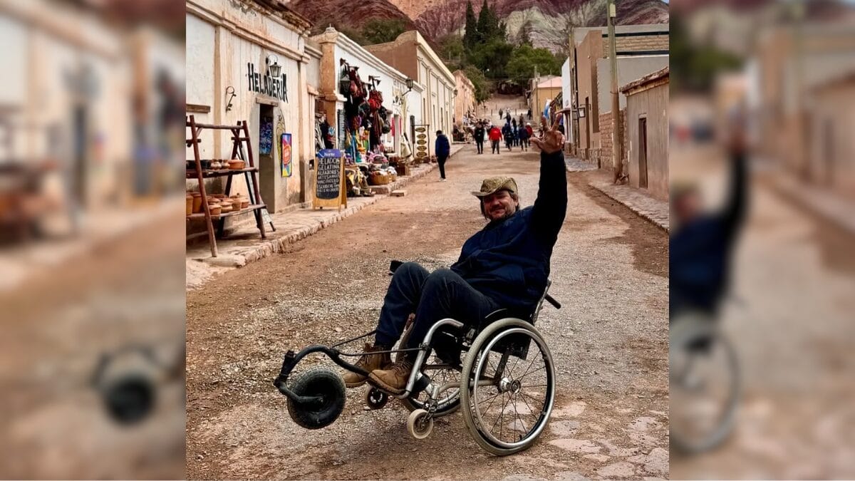 Egresso da Univali supera limites e viaja de triciclo adaptado