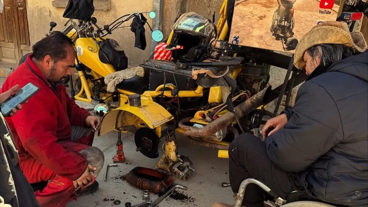 Egresso da Univali supera limites e viaja de triciclo adaptado