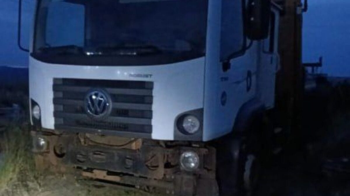 Operação encontra caminhões e máquina furtados no RS em desmanche e propriedades no Oeste de SC