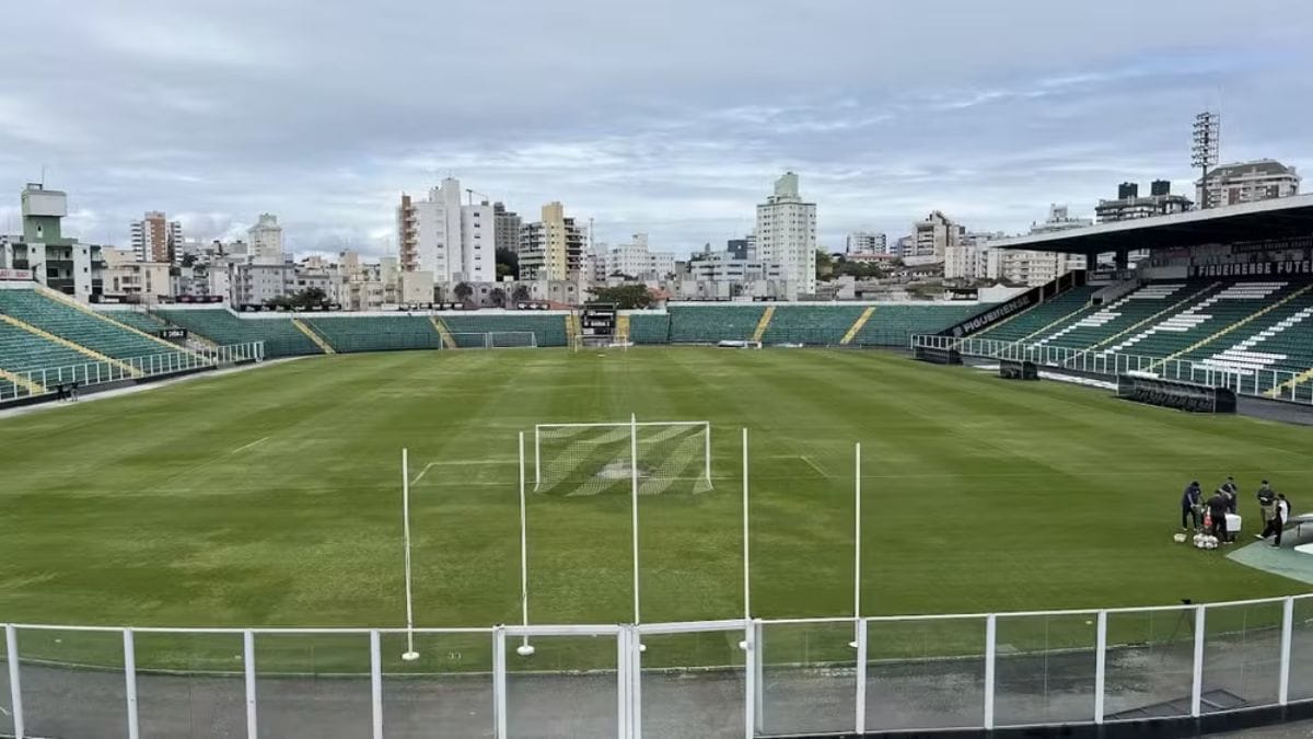 Estádio Orlando Scarpelli recebe a partida (Foto: Bruno Atanazio, NSC)