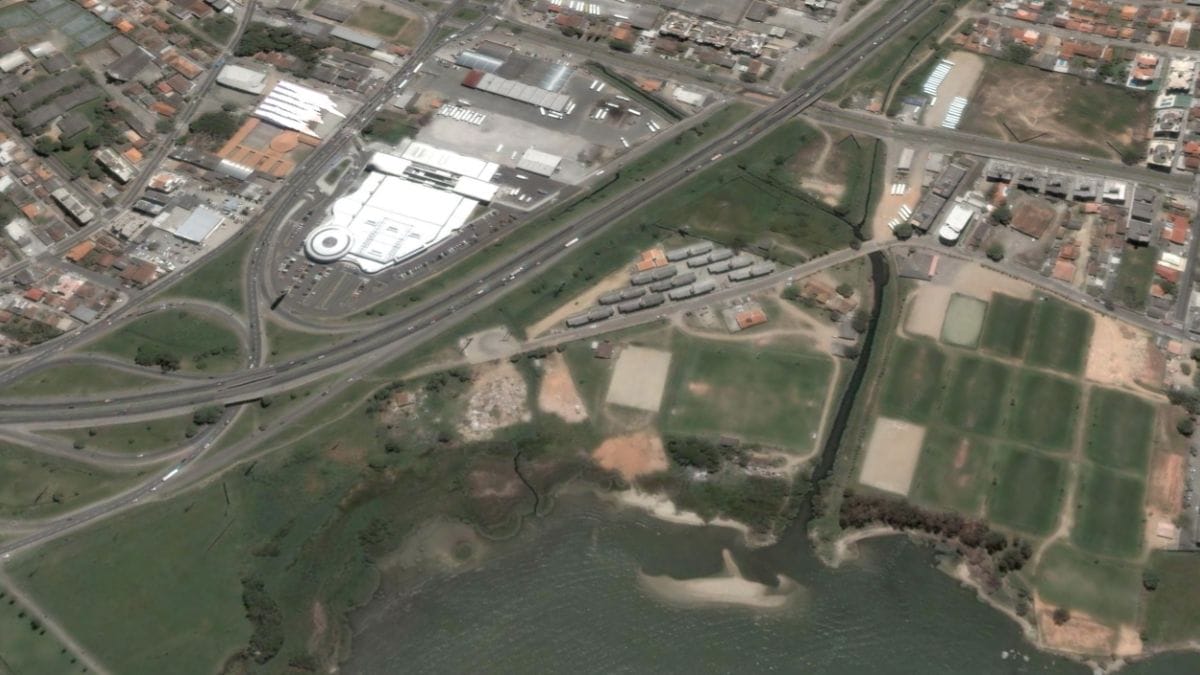 Imagem de satélite do Abraão, no Continente, em Florianópolis, em 2003