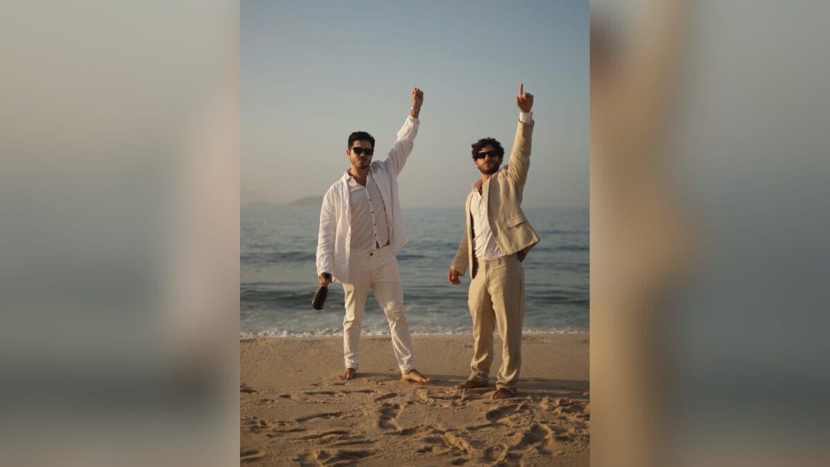 Ator de Mania de Voc&ecirc; anuncia casamento com professor da Dan&ccedil;a dos Famosos