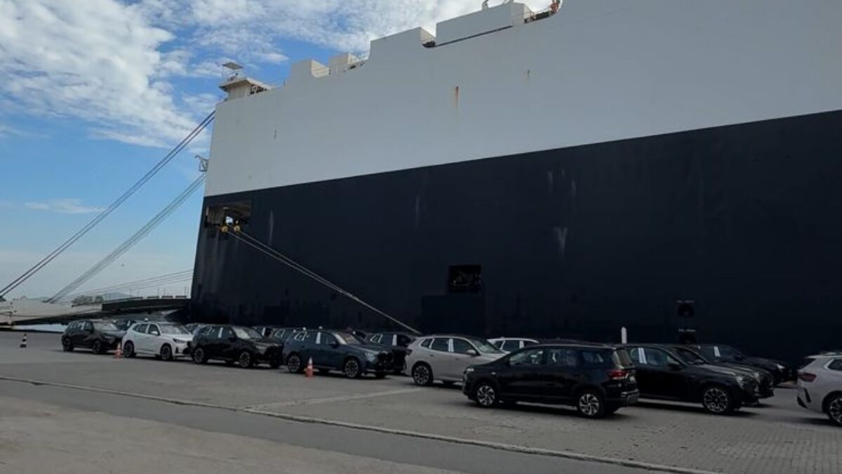 Carros da BMW no Porto de Itaja&iacute;