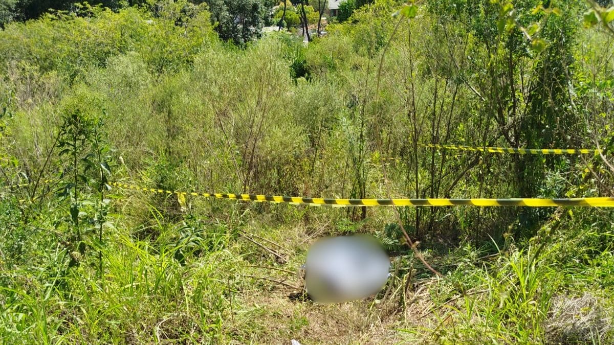 Bombeiros constataram que a vítima estava inconsciente, sem sinais vitais (Foto Corpo de Bombeiros, Divulgação)