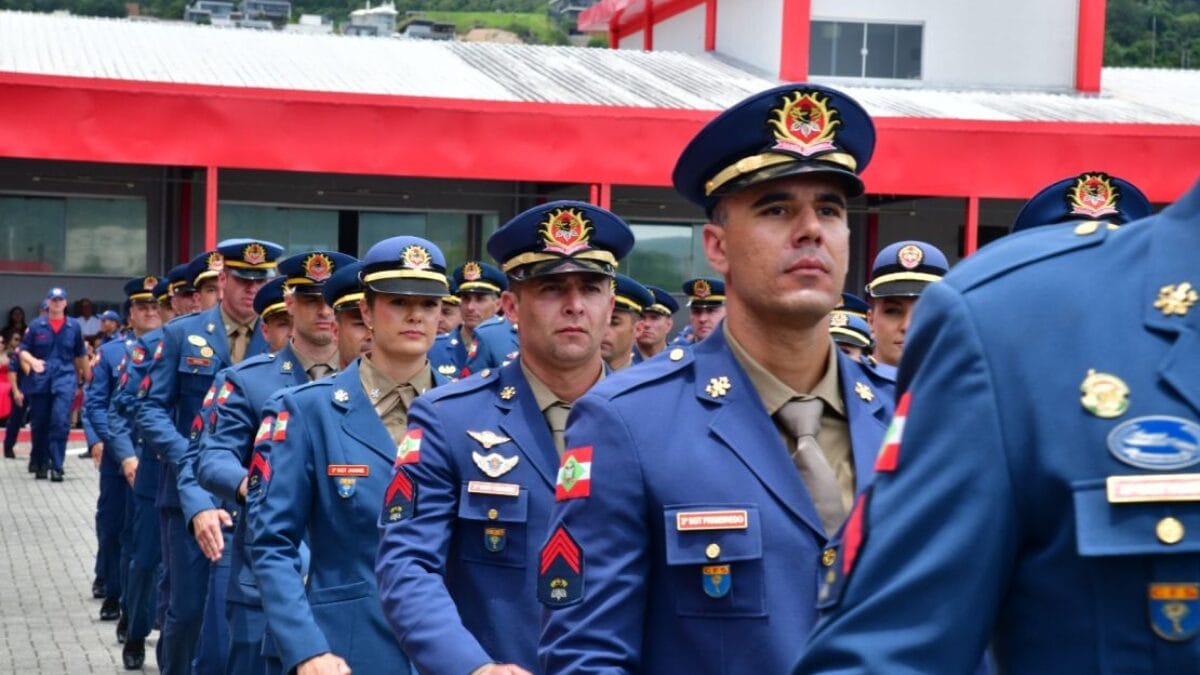 Bombeiros de SC abrem processos seletivos de vagas tempor&aacute;rias com sal&aacute;rios de at&eacute; R$ 19 mil