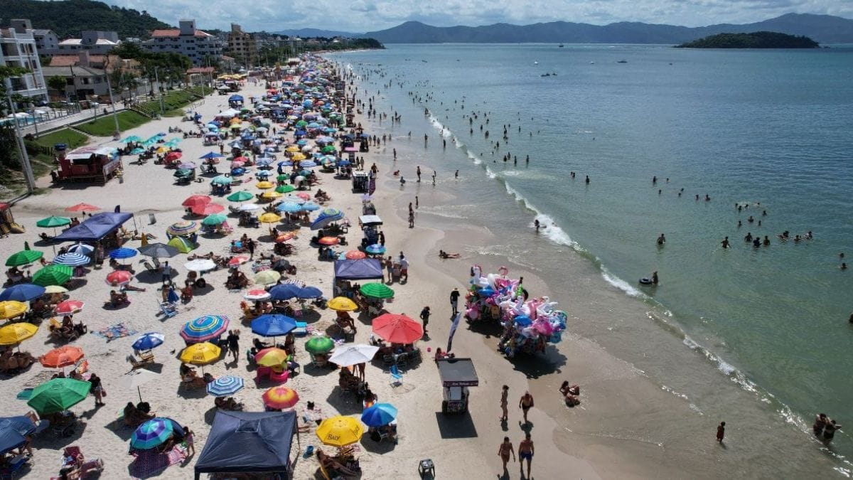Vista aérea de Canasvieiras, em Florianópolis
