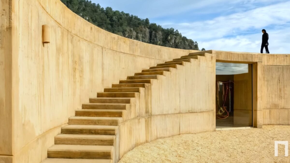 Casa rel&oacute;gio mede o tempo e acompanha o movimento do sol, da luz, do vento e da sombra