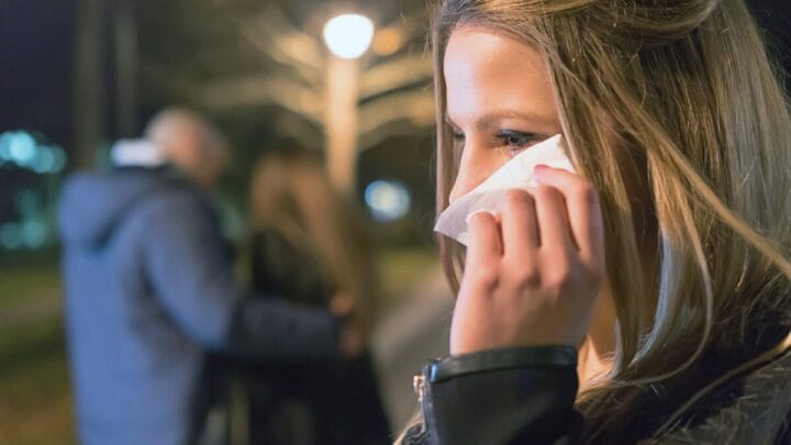 Como a criatividade ajuda o cérebro a encontrar significado após uma ruptura segundo a psicologia