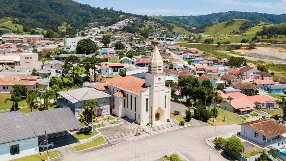 Vista aérea da cidade de Bom Retiro, na Serra Catarinense