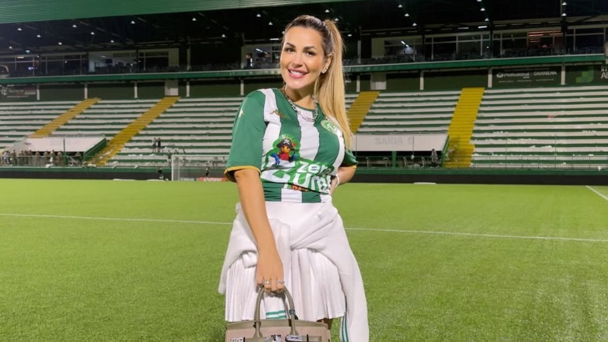 Deolane Bezerra