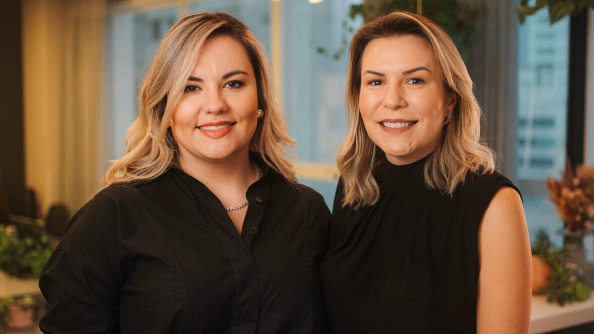 Leyde (esquerda) e Jhosy Ludwig Pereira (direita), irmãs catarinenses e fundadoras da rede LypeDepyl, em retrato corporativo