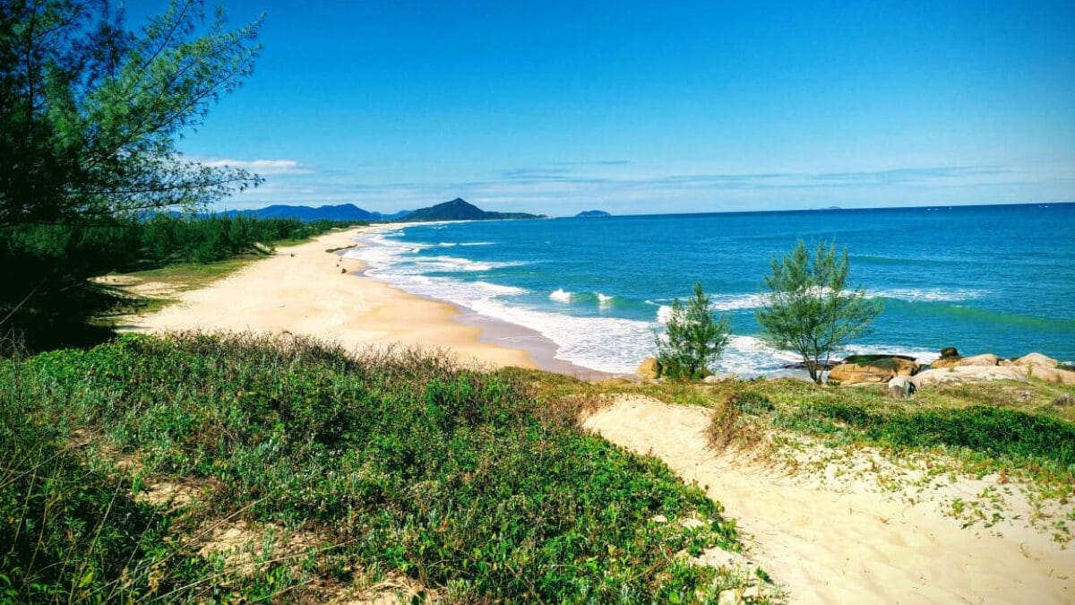 Belezas naturais encantam turistas na Guarda do Emba&uacute;