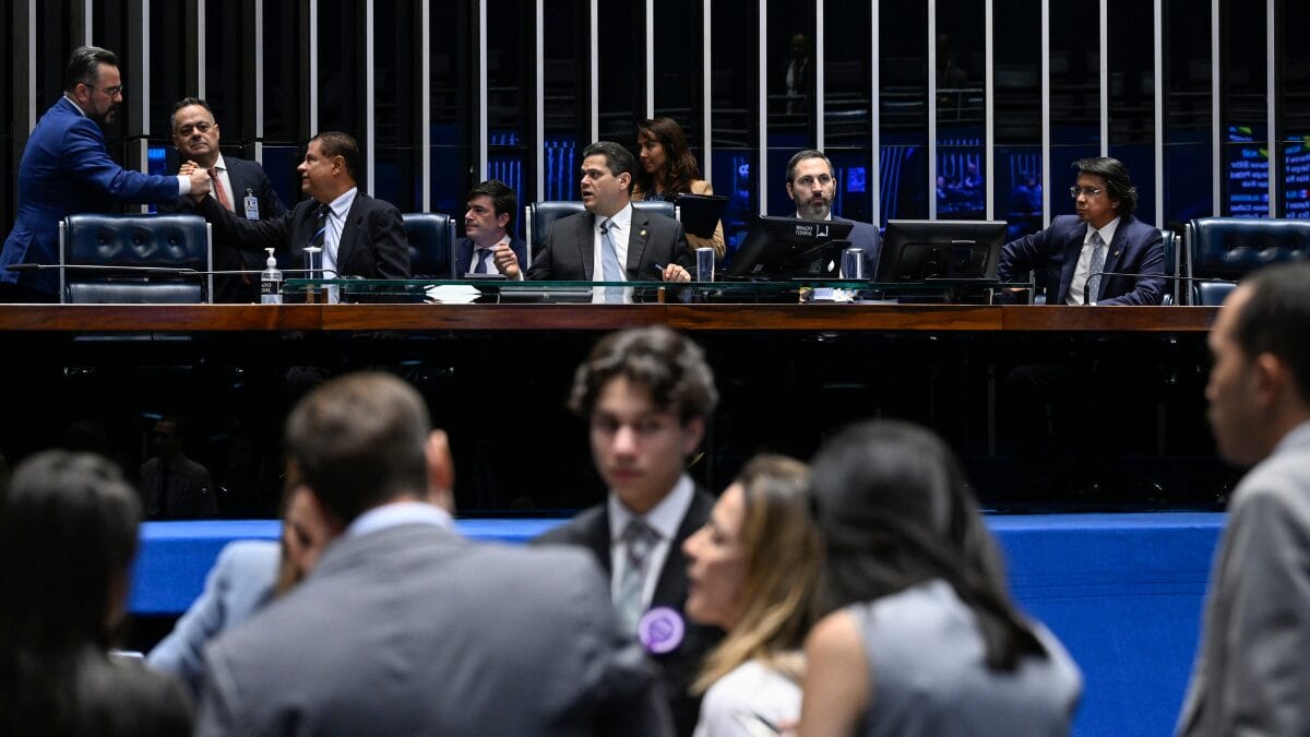 Lei sancionada por Lula equipara crime a racismo; entenda