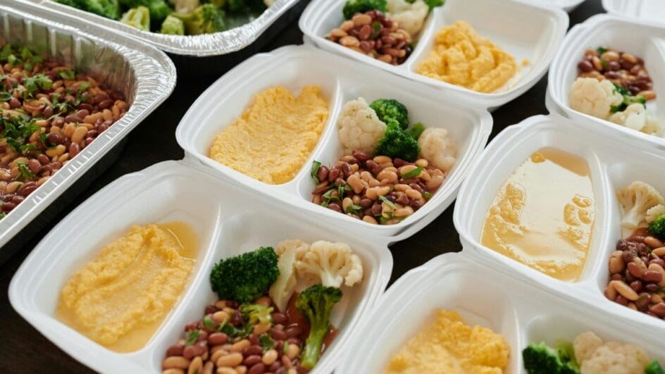 Alguns ingredientes ficam murchos, talham ou perdem textura com facilidade depois de armazenados e reaquecidos (Foto: Pexels)