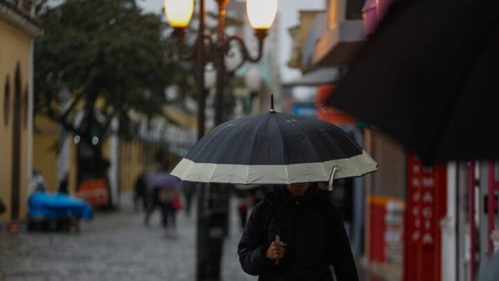 Novo ciclone e avanço de frente fria colocam SC e outros dois estados na rota de chuvas intensas