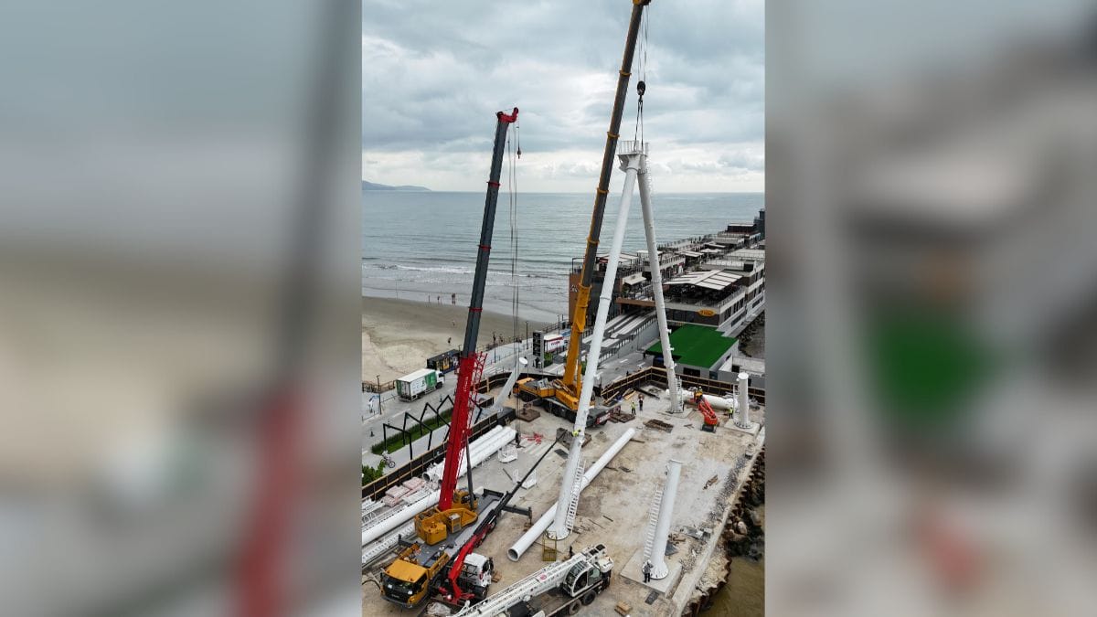 Montagem da roda-gigante It Wheel, em Itapema