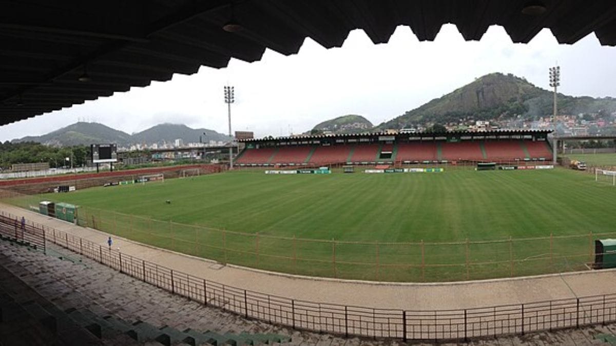 Estádio Engenheiro Alencar Araripe, casa do clube capixaba (Foto: Tekteu, Wikimedia Commons)