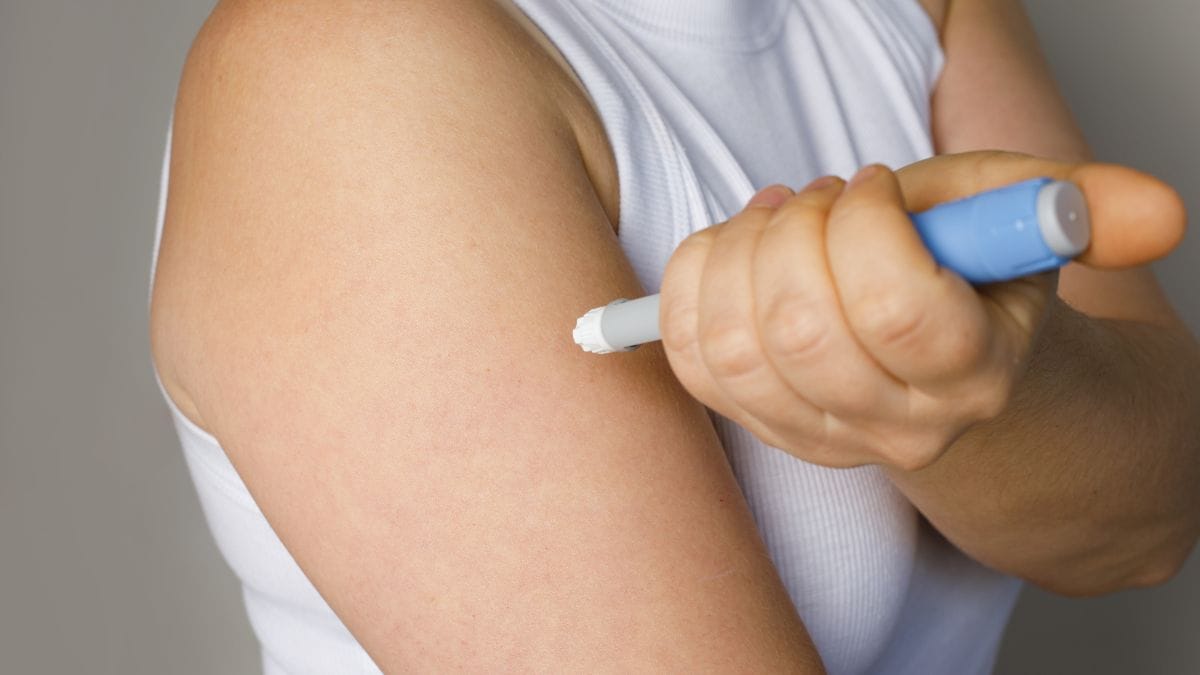 Aplica&ccedil;&atilde;o subcut&acirc;nea via caneta aplicadora facilita a ades&atilde;o ao tratamento di&aacute;rio (Foto: Banco de Imagens)