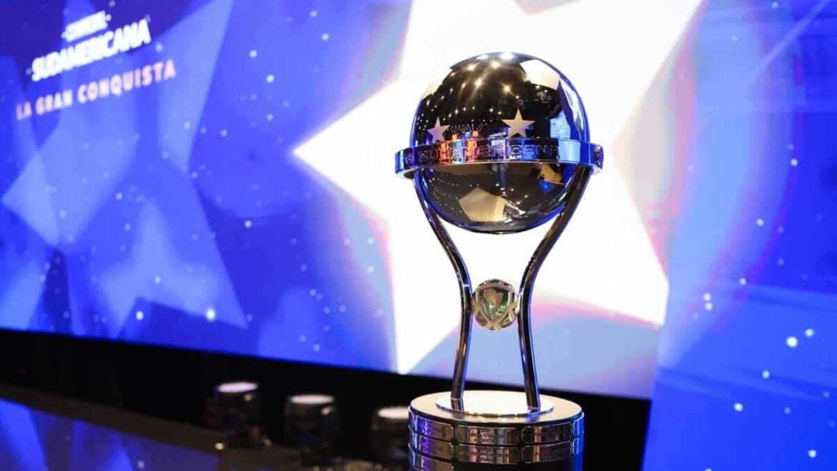 Troféu da Copa Sul-Americana (Foto: Divulgação, Conmebol)