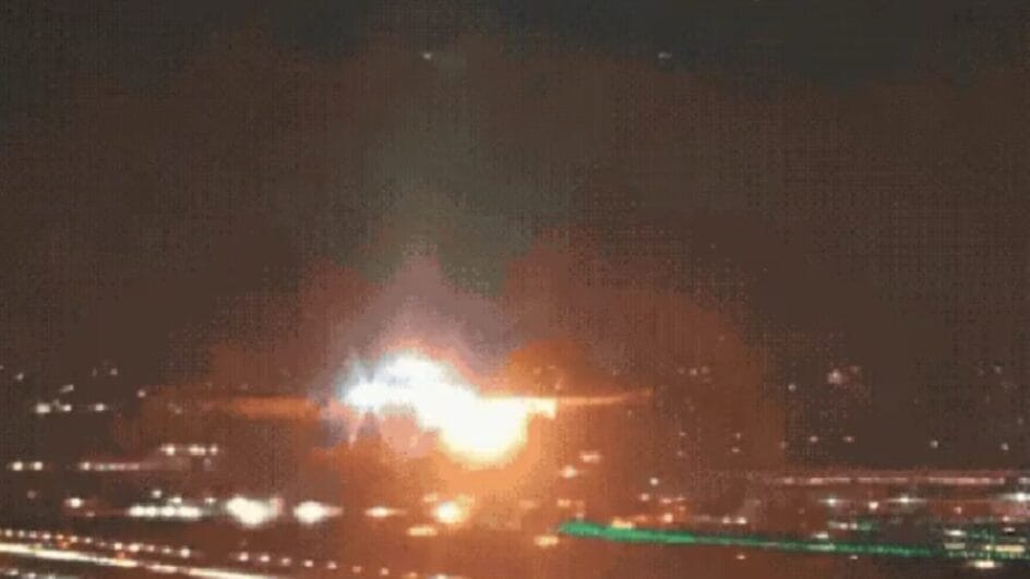 Vídeo mostra momento em que motor de avião explode após decolagem no Aeroporto de Guarulhos