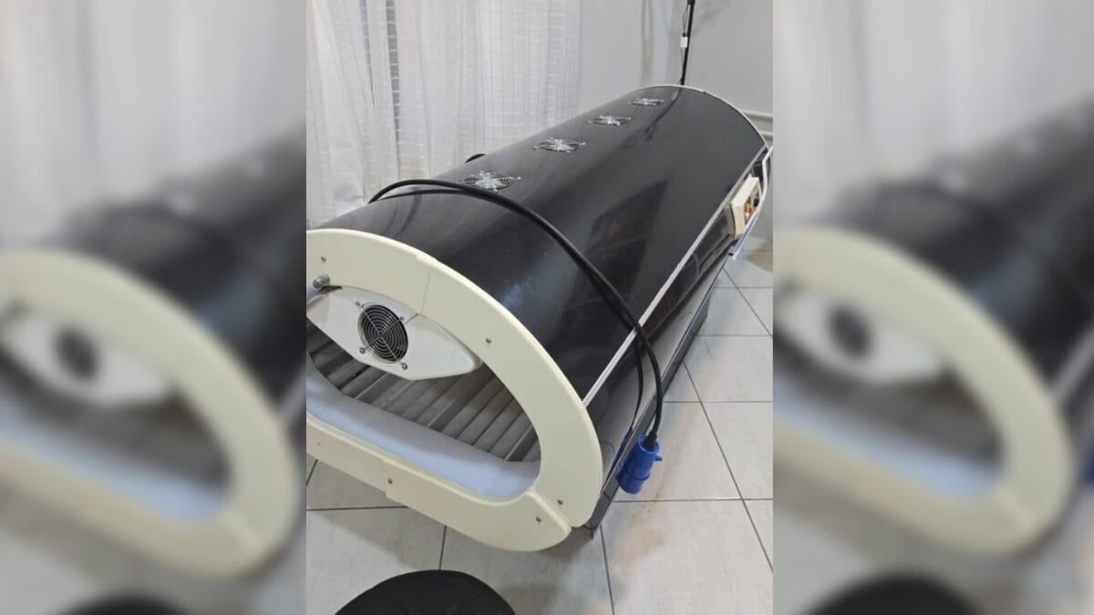 POL&Iacute;CIA CIVIL E VIGIL&Acirc;NCIA SANIT&Aacute;RIA APREENDEM 14 C&Acirc;MARAS DE BRONZEAMENTO IRREGULARES EM ITAJA