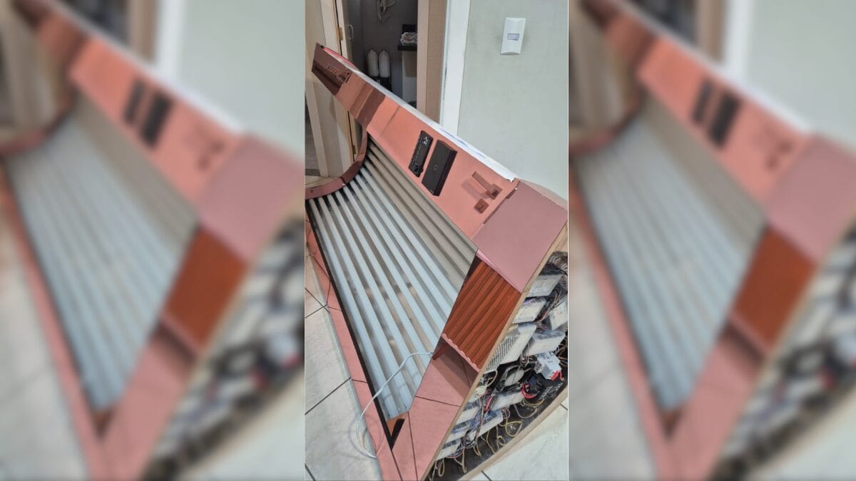 POL&Iacute;CIA CIVIL E VIGIL&Acirc;NCIA SANIT&Aacute;RIA APREENDEM 14 C&Acirc;MARAS DE BRONZEAMENTO IRREGULARES EM ITAJA